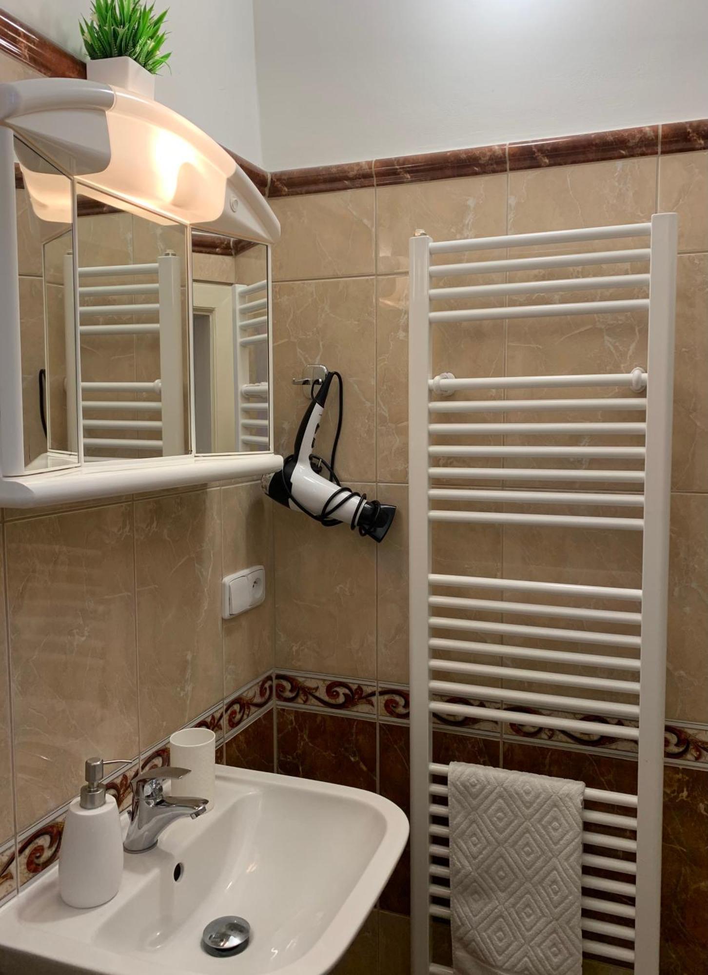 Romanceart Apartments Karlovy Vary Ngoại thất bức ảnh
